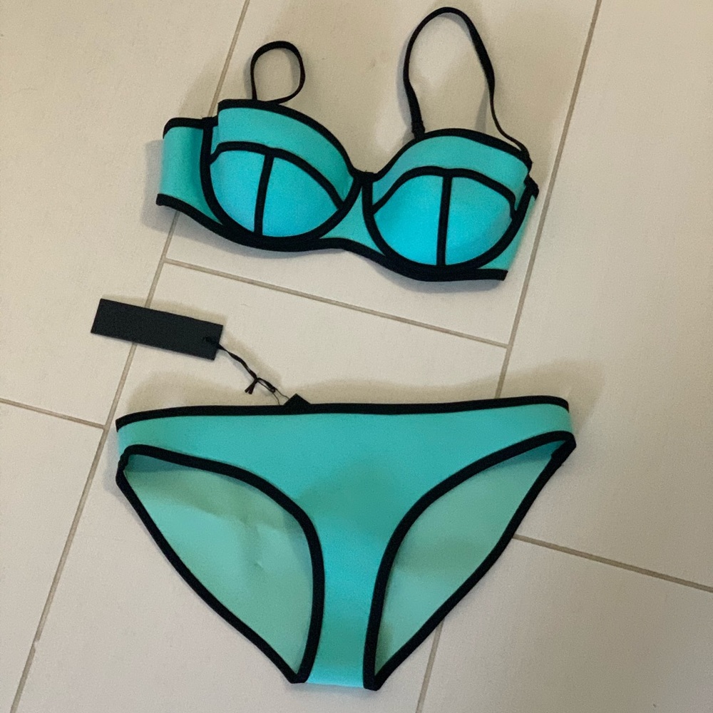 NWT TRIANGLE BIKINI